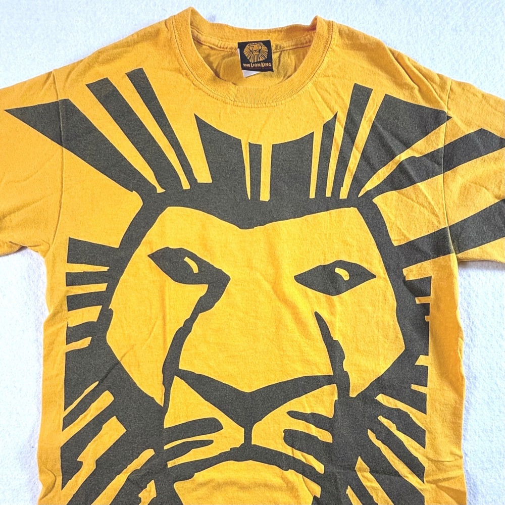 Disney The Lion King Broadway Musical Mens Small Graphic Tee Yellow